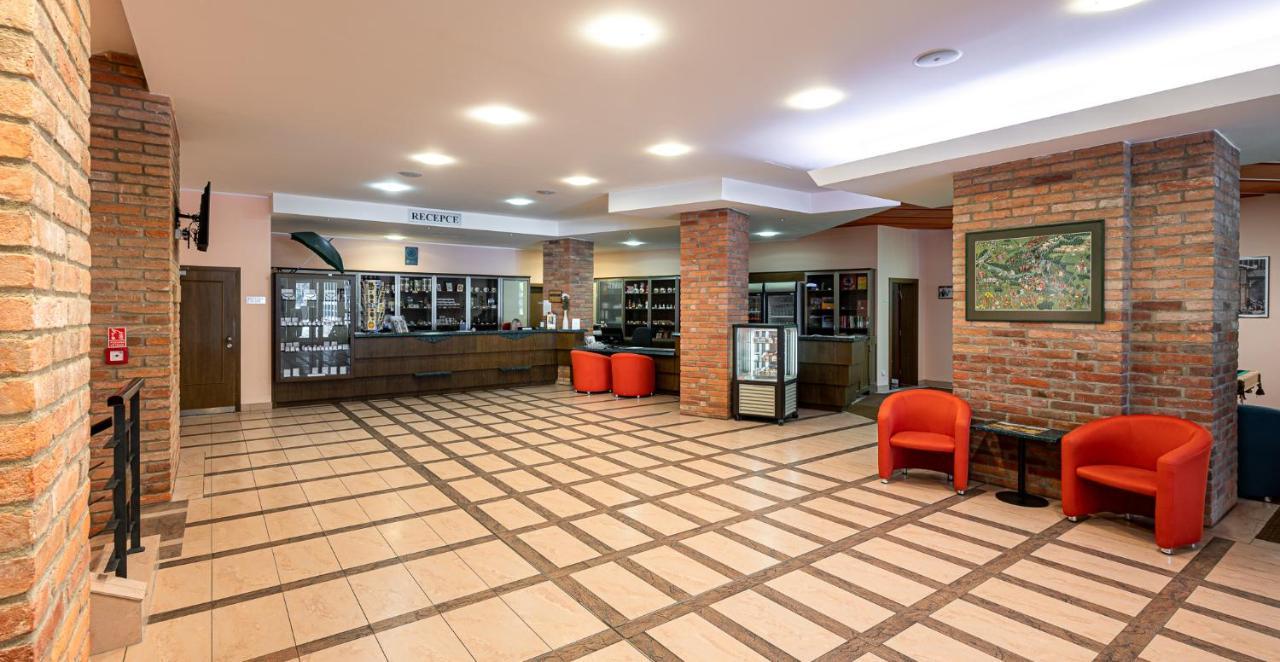 Hotel Studanka 리흐노프 나드 크네즈노우 외부 사진