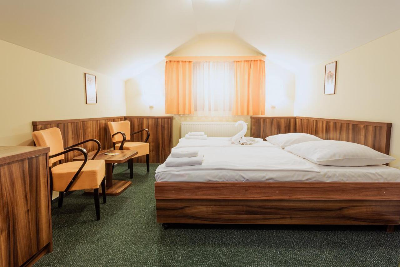 Hotel Studanka 리흐노프 나드 크네즈노우 외부 사진