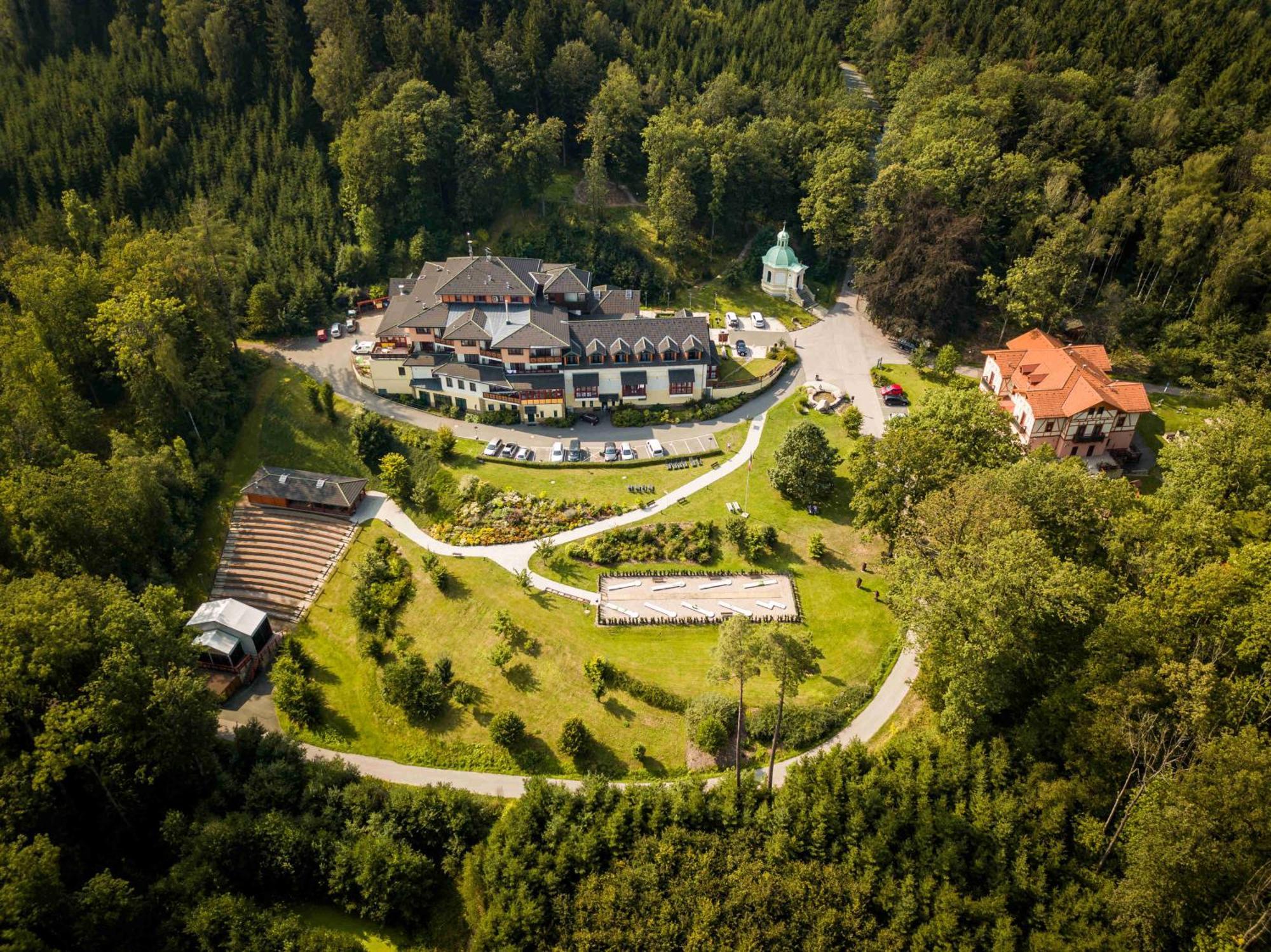 Hotel Studanka 리흐노프 나드 크네즈노우 외부 사진