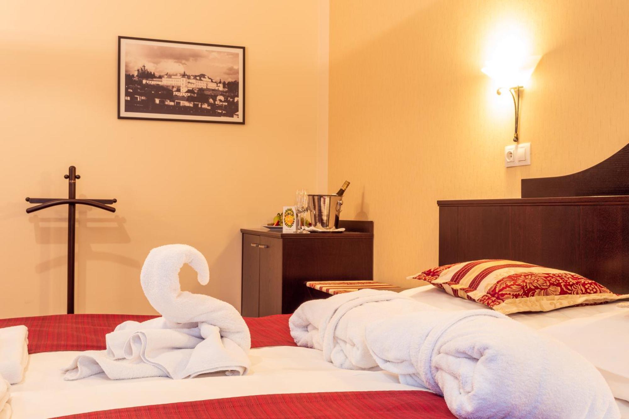 Hotel Studanka 리흐노프 나드 크네즈노우 외부 사진