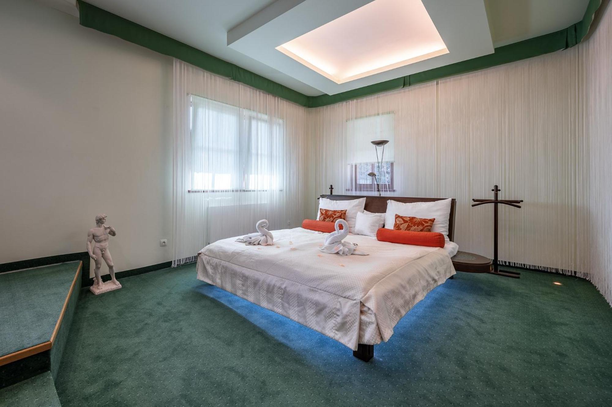 Hotel Studanka 리흐노프 나드 크네즈노우 외부 사진